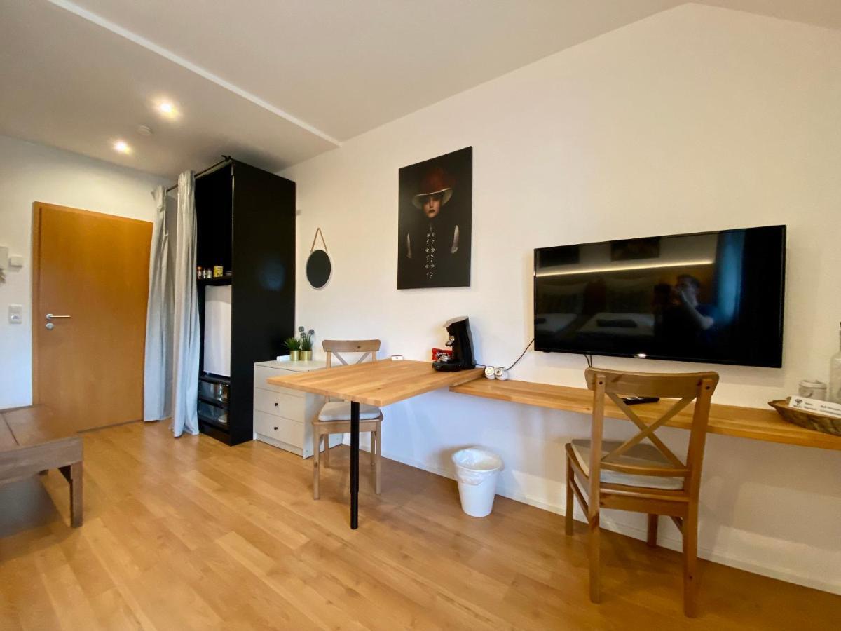 Komfortables Doppelzimmer In Kehl Goldscheuer - 1A Guesthouse Bagian luar foto