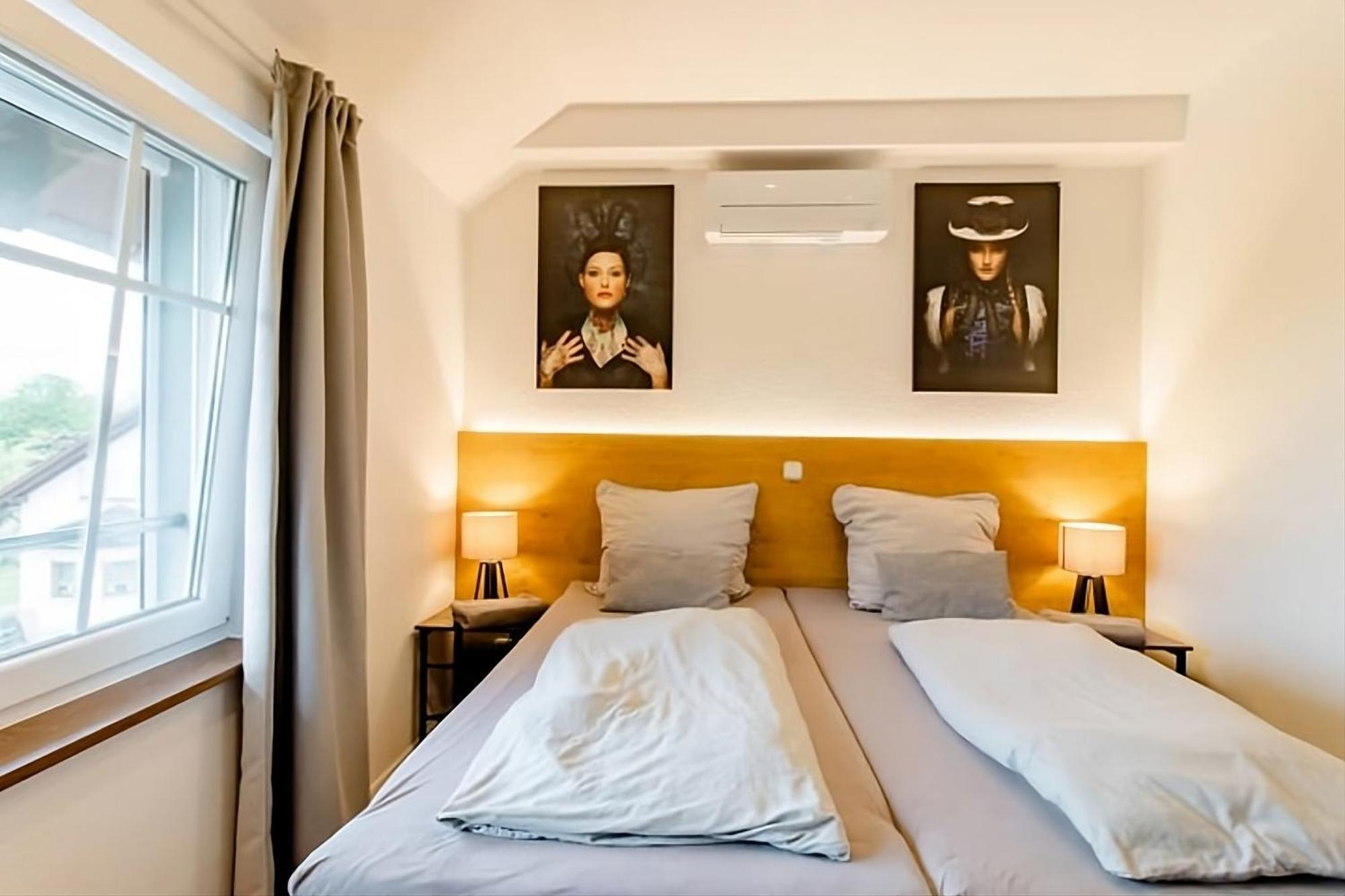 Komfortables Doppelzimmer In Kehl Goldscheuer - 1A Guesthouse Bagian luar foto